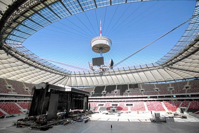 W tym roku na Stadionie Narodowym nie odbędzie się koncert patriotyczny Telewizji Republika. Na zdjęciu: budowanie sceny przed występem Paula McCartney'a