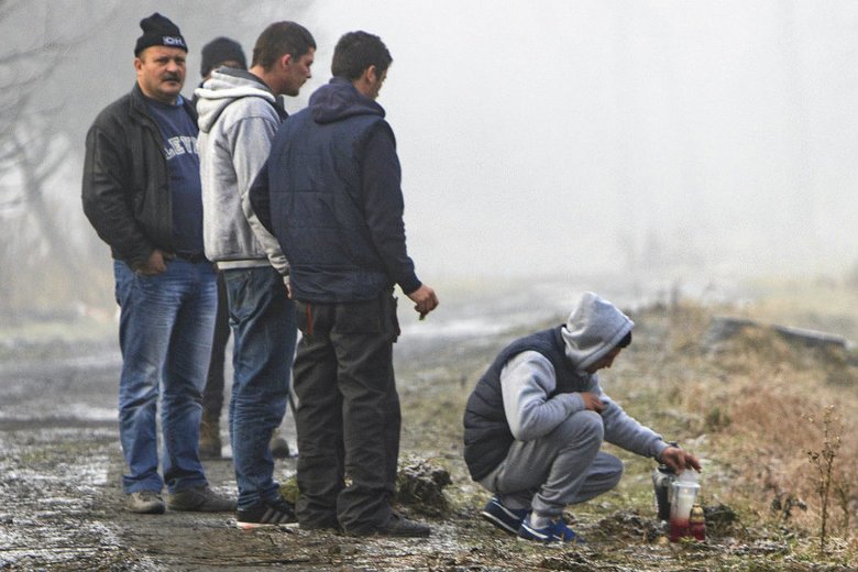 Mieszkańcy Tryńczy reagują na wyniki sekcji zwłok ofiar wypadku daewoo tico.