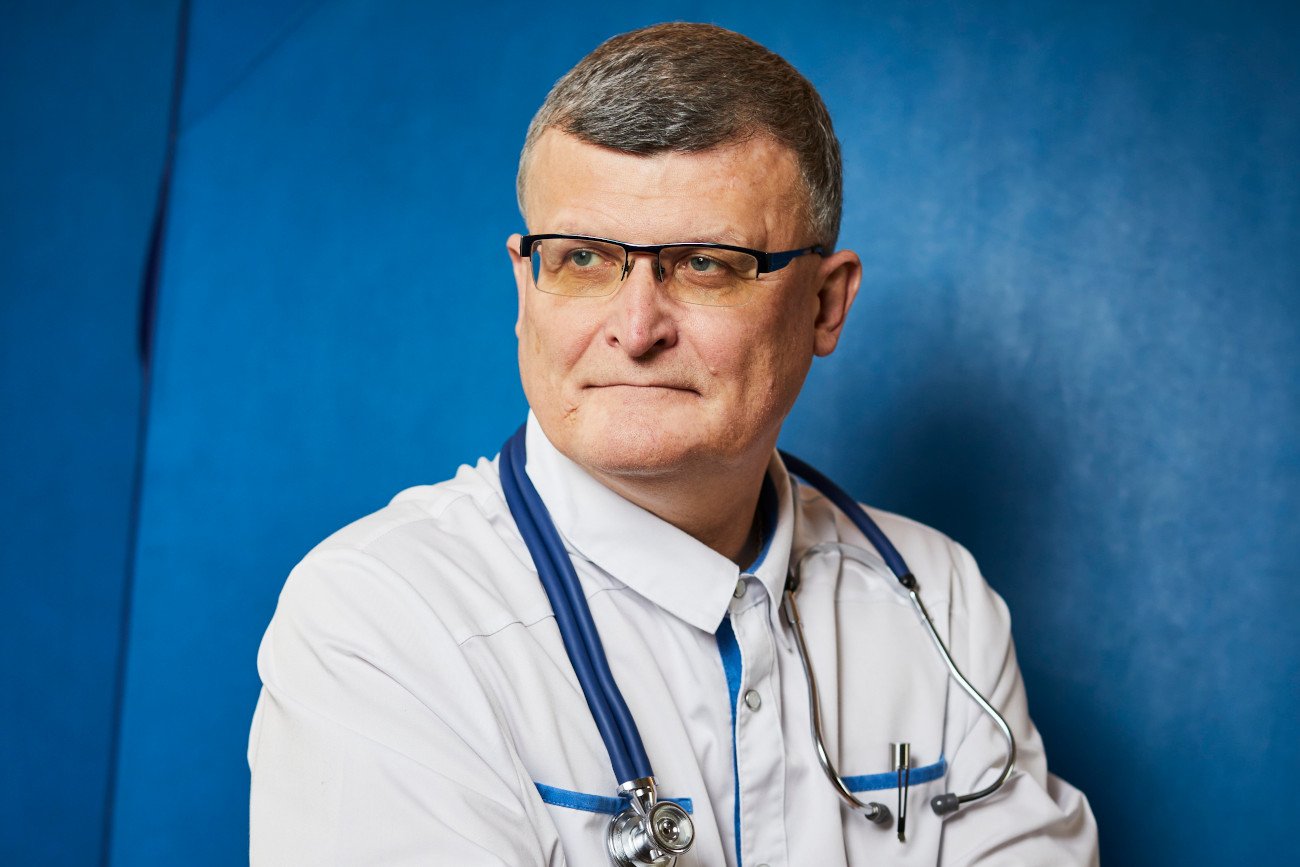 Według najnowszych badań przeprowadzonych przez brytyjskich naukowców ciężkie przejście COVID-19 wpływa na wyniki testów na inteligencję.