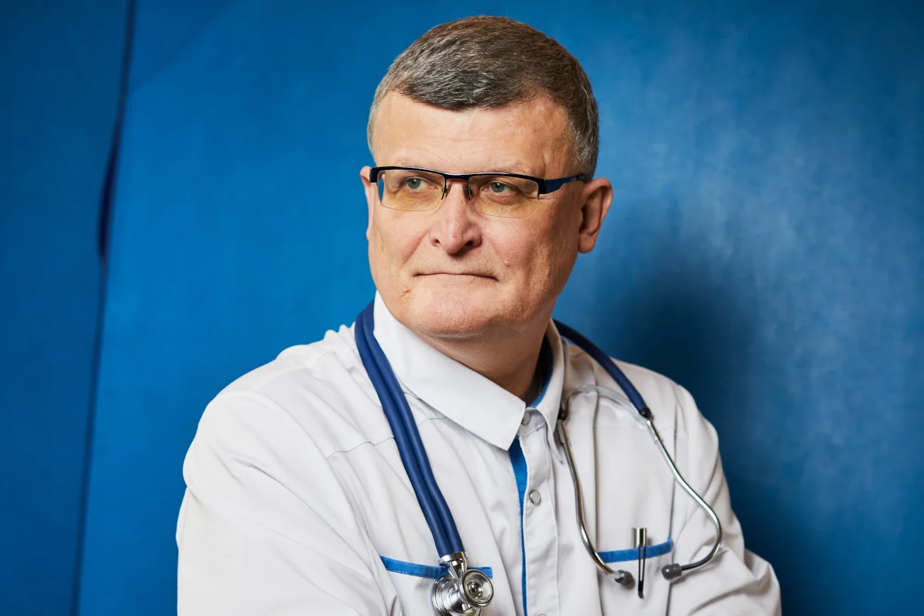 Według najnowszych badań przeprowadzonych przez brytyjskich naukowców ciężkie przejście COVID-19 wpływa na wyniki testów na inteligencję.