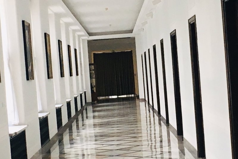 Kotara odgradzała wcześniej dziennikarzy od marszałka Kuchcińskiego.