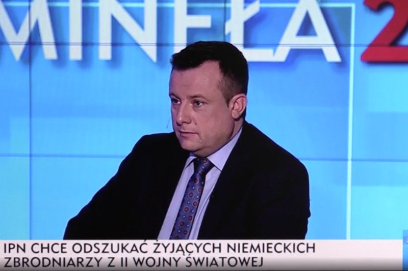 Adrian Klarenbach w TVP Info omyłkowo powiedział o "polskich obozach zagłady". I to w towarzystwie zastępcy Prokuratora Generalnego.