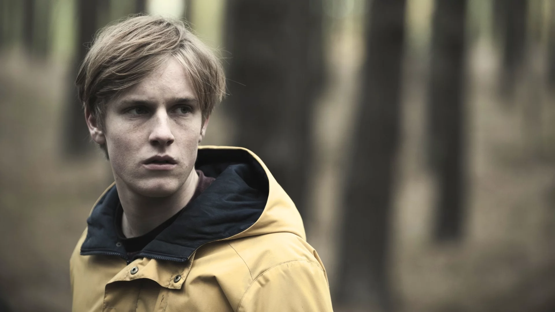 3 seriale, którymi zastąpicie "Stranger Things". Dreszczyk emocji gwarantowany Louis Hofmann w serialu "Dark"