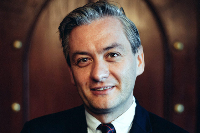 Robert Biedroń na aukcji WOŚP wystawił dzień z bycia prezydentem Słupska.