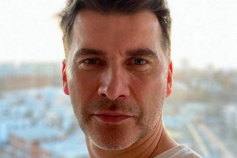 Tomasz Kammel został skrytykowany przez fanów za żartowanie ze szczepionki na covid-19.