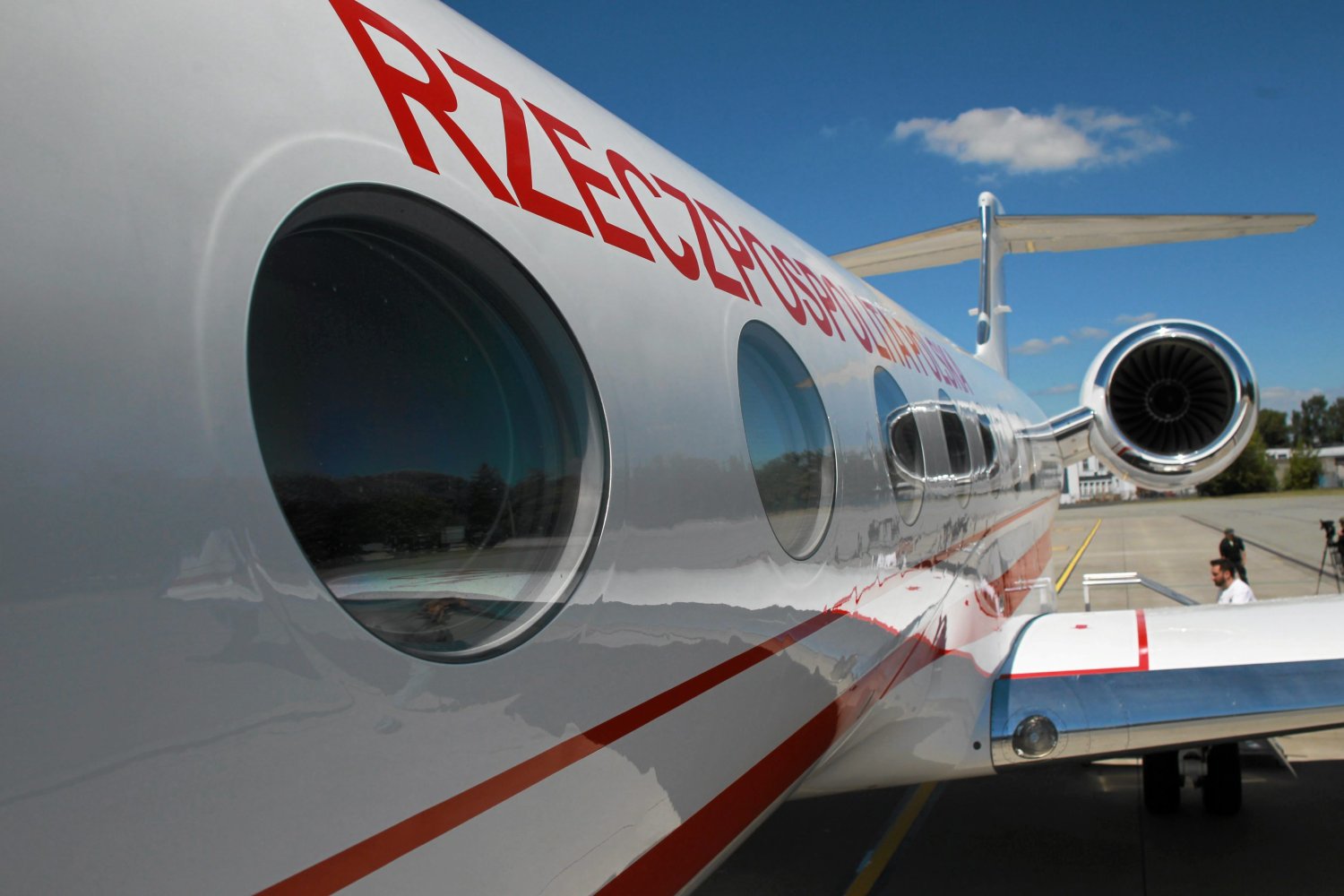 Zakaz lotów do Polski. Nowe przepisy dopiero od września 2020.