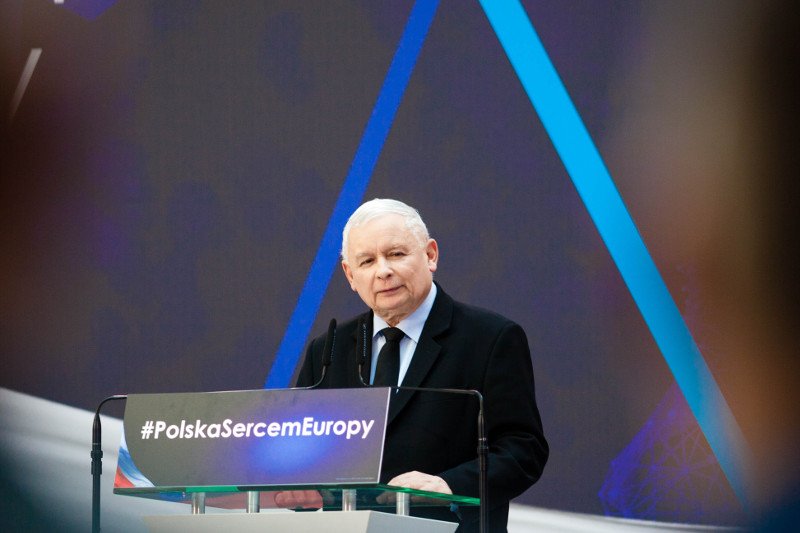 Jarosław Kaczyński jako pierwszy przemówił podczas regionalnej konwencji PiS w Lublinie, która rozpoczęła się po 11:00 w sobotę.