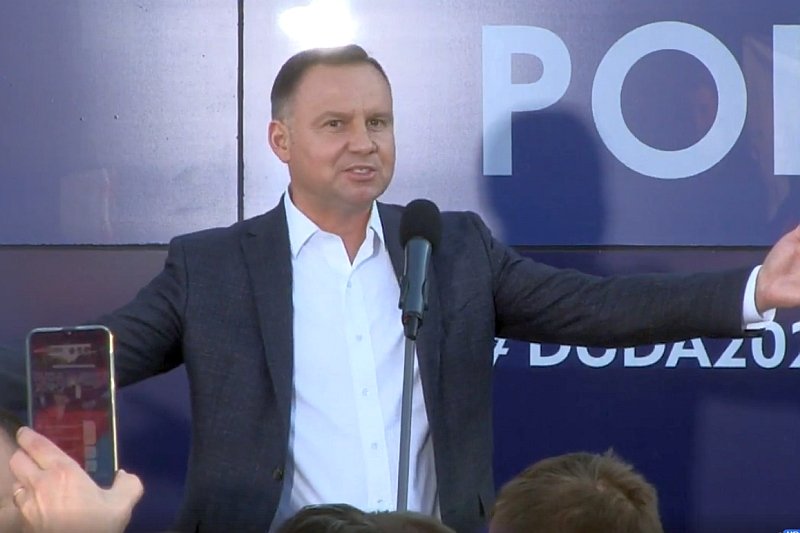 Andrzeja Dudę w Lęborku na Kaszubach czekała trudna przeprawa. Na jego wiec licznie przybyli także przeciwnicy PiS.