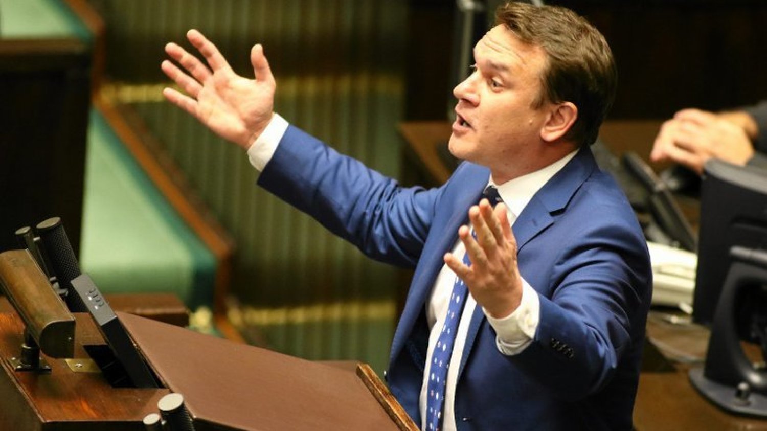 Dominik Tarczyński powoływał się na Twitterze na chwalebną przeszłość swojego dziadka Józefa Albińskiego, który był Żołnierzem Wyklętym.