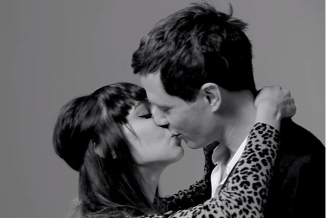 W nagraniu uczestniczyło 20 całujących się osób