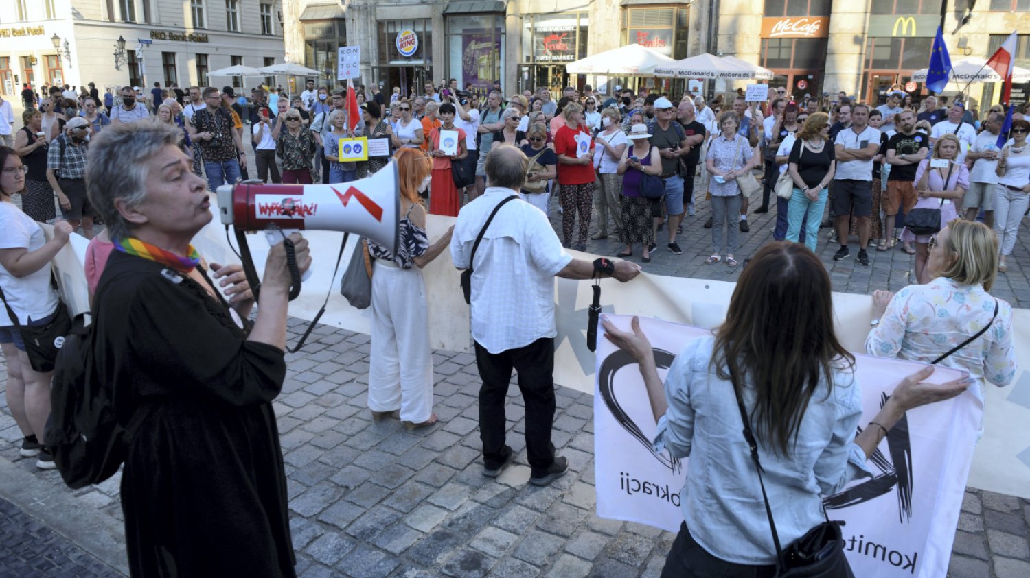 Protest we Wrocławiu w obronie wolnych mediów.