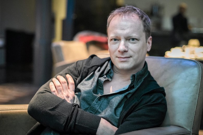 Maciej Stuhr znów uderzył w obóz "dobrej zmiany". W liście otwartym do premiera tłumaczy, dlaczego władza nie powinna ograniczać swoich wystąpień jedynie do mediów narodowych.