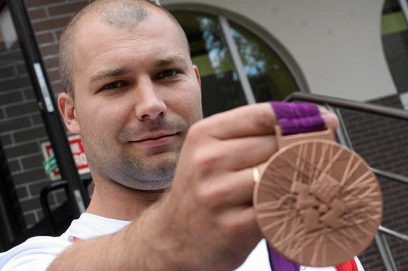 Bartłomiej Bonk, za swój brązowy medal w podnoszeniu ciężarów zdobył sławę i 50 tysięcy złotych nagrody od PKOl