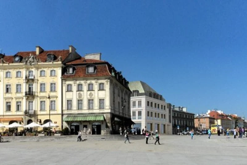 nowy budynek od strony pl. Zamkowego