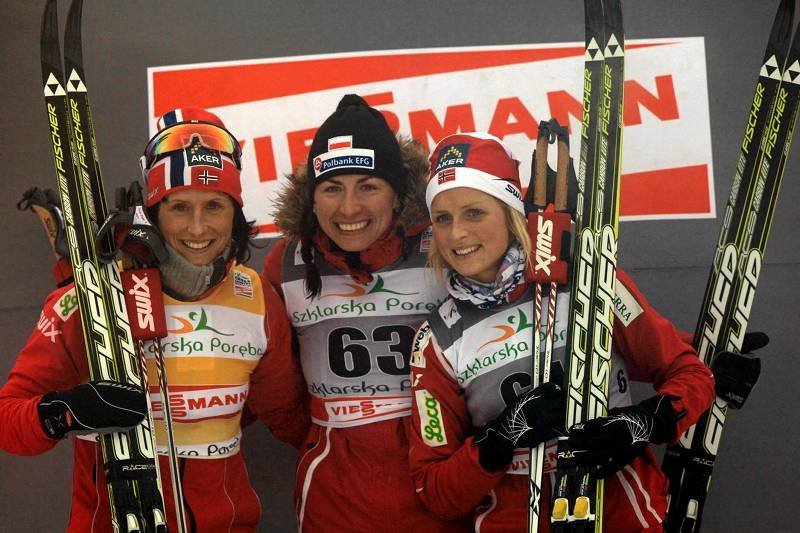 Marit Bjoergen, Justyna Kowalczyk i Terese Johaug - uśmiech na twarzach, który może być trochę mylący.