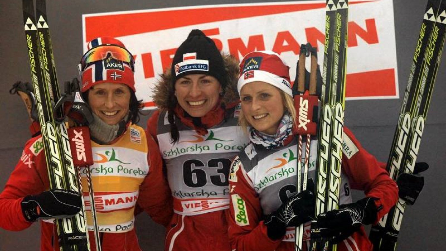 Marit Bjoergen, Justyna Kowalczyk i Terese Johaug - uśmiech na twarzach, który może być trochę mylący.