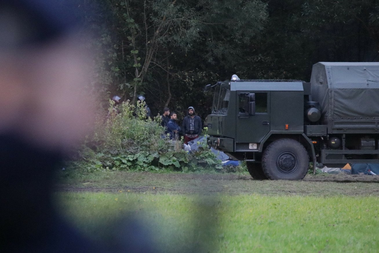 Polsko-białoruska granica. Kolejne koczowisko migrantów jest w Jurowlanach.