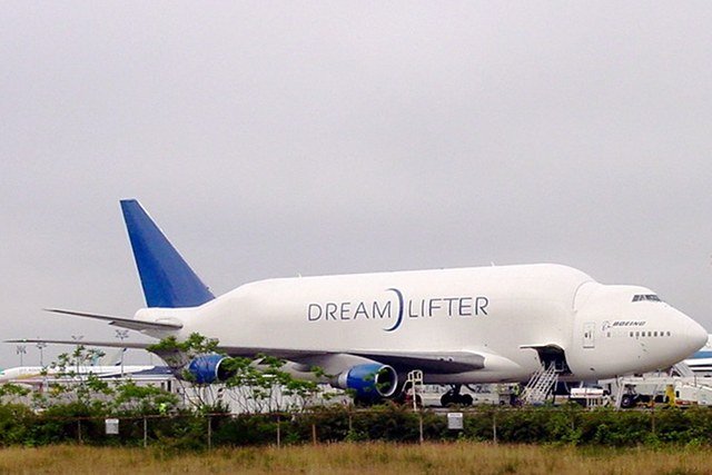 Boeing 747 Dreamlifter na lotnisku Paine Field w Snohomish County
