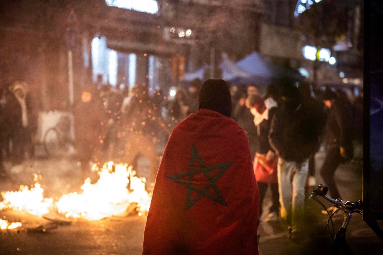 Marokańscy kibice nie mogli się pogodzić ze środową porażką w półfinale MŚ 2022. Do zamieszek doszło m.in. w Brukseli.