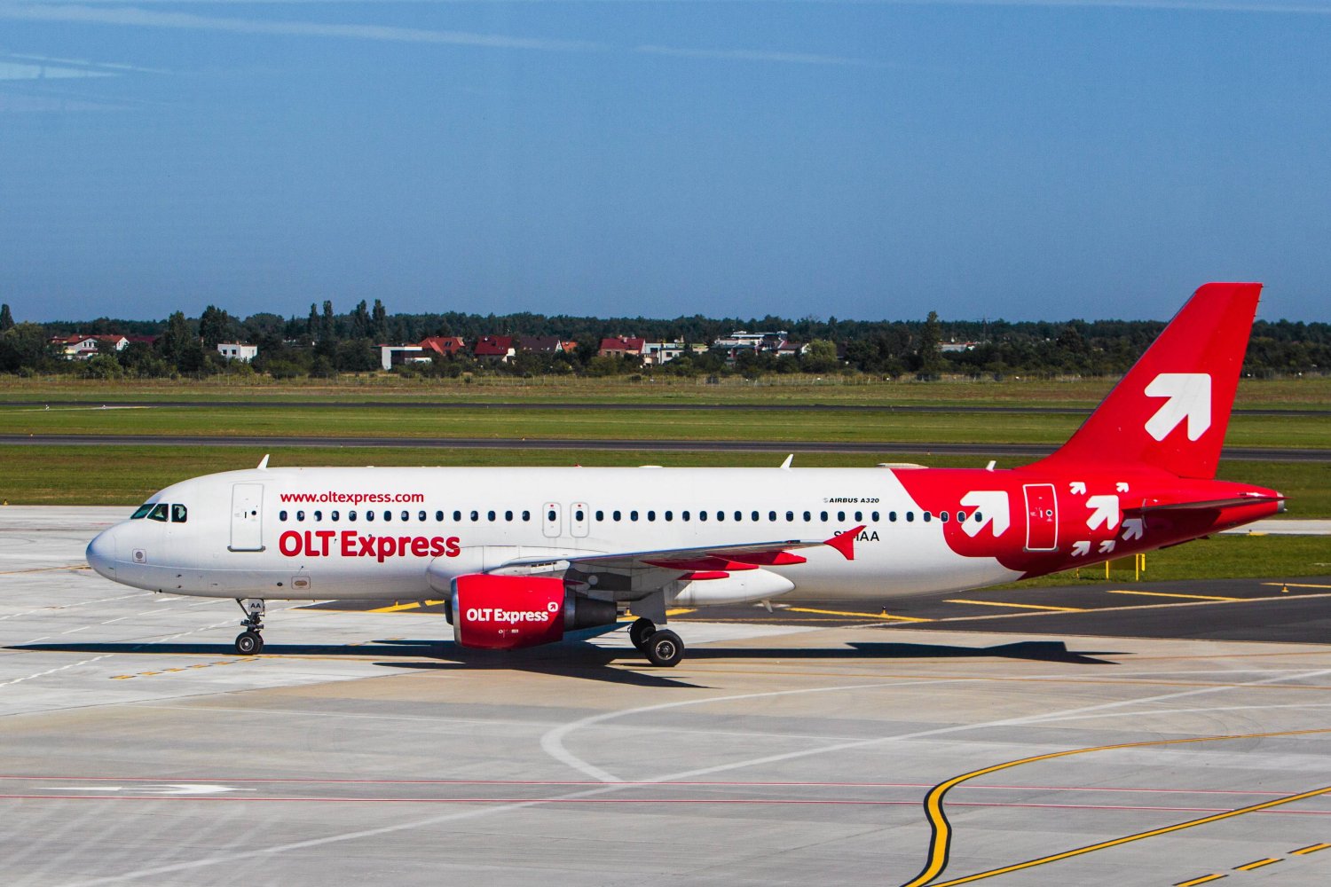 Samolot OLT Express. Linie OLT Express zawiesiły wszystkie regularne loty