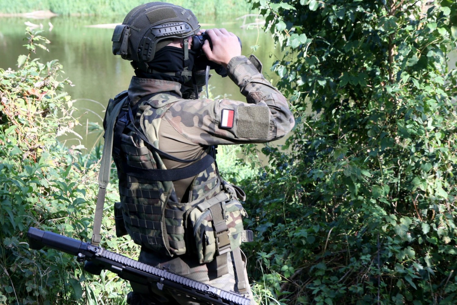 Pogarsza się sytuacja na granicy z Białorusią. Sikorski ostrzega.