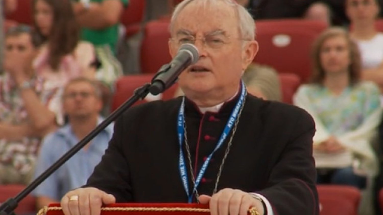 Diecezja warszawsko-praska, na czele której stoi abp Henryk Hoser, wzywa do modlitwy "o przebłaganie za profanację Męki Chrystusa w bluźnierczym spektaklu"