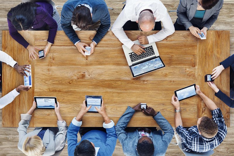 Większość dorosłych Polaków nie potrafi sprawnie obsługiwać komputera.