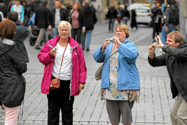 Odwiedzają nas, ale uważają za  niezbyt uprzejmych. Turyści wolą Brazylijczyków i Tajów.