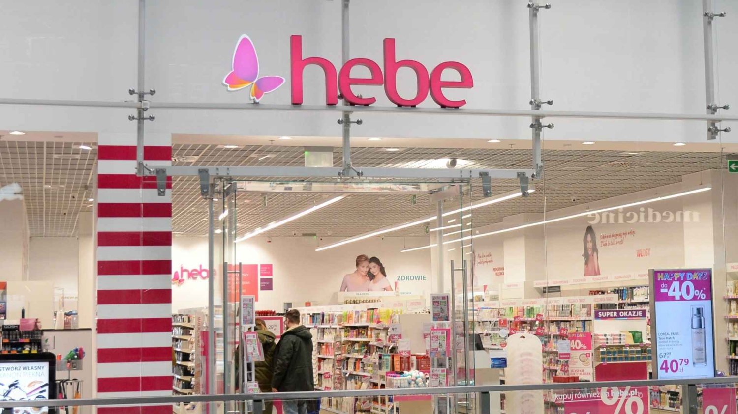 Hebe przeceniło kultowe produkty do włosów. Profesjonalna pielęgnacja taniej.