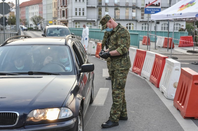 Niemcy uznały Polskę za kraj o wysokiej zachorowalności na COVID-19.