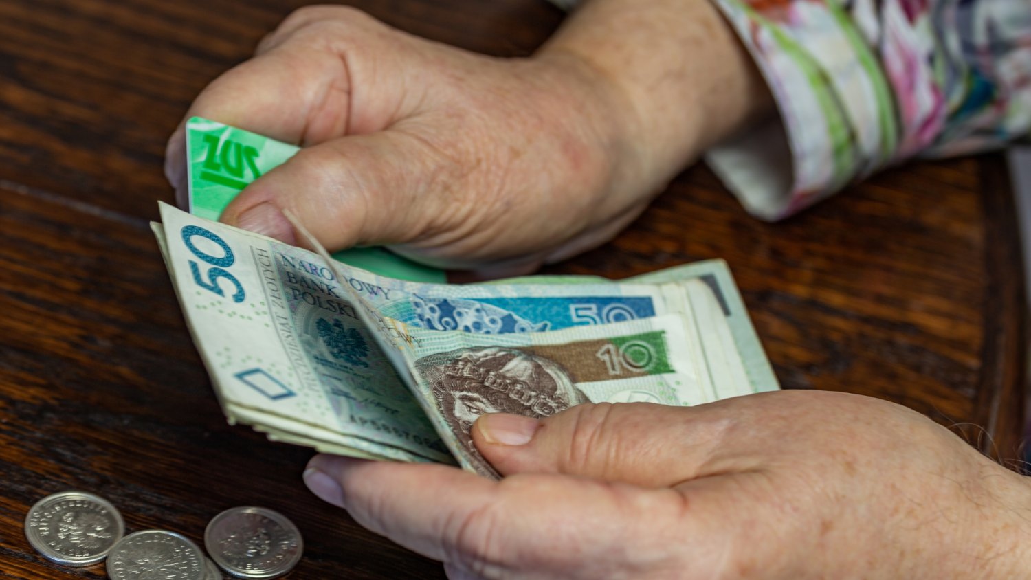 ZUS pilnie apeluje, by nie dać się naciągaczom. Biorą 22 tys. zł za bezpłatny wniosek