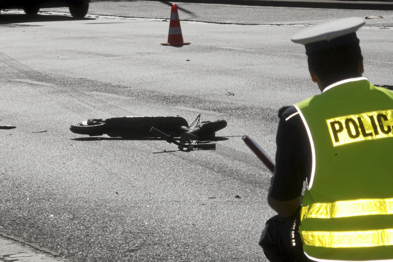 Tragedia na Pomorzu. Nie żyje 13-latek, który miał wypadek na hulajnodze elektrycznej Wypadek w Sierakowicach. 13-latek nie żyje po upadku z hulajnogi