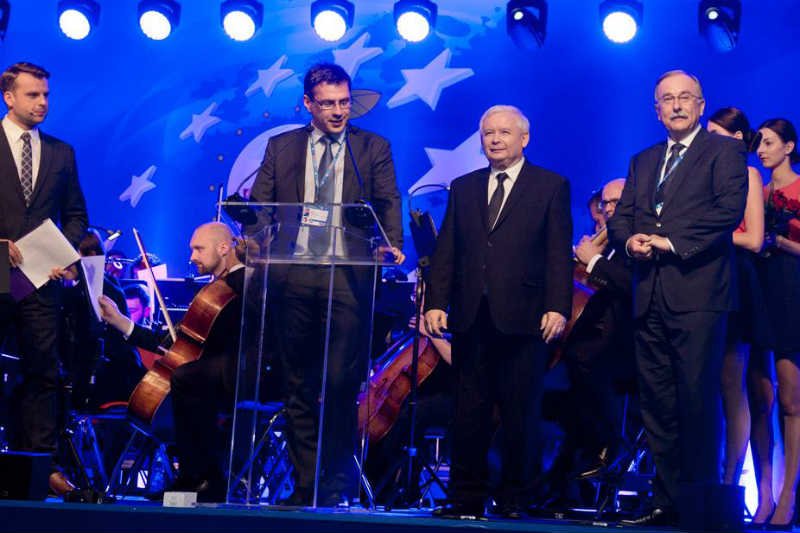 Nagroda Człowiek Roku Forum Ekonomicznego w Krynicy budzi kontrowersje.