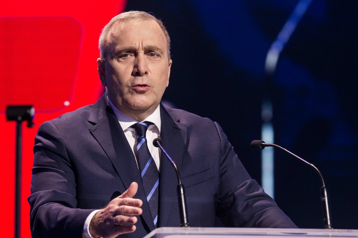 Grzegorz Schetyna pokazał w Gdańsku na konwencji PO liczby, które mają świadczyć o losach tuczników pod rządami PiS od 2015 roku.