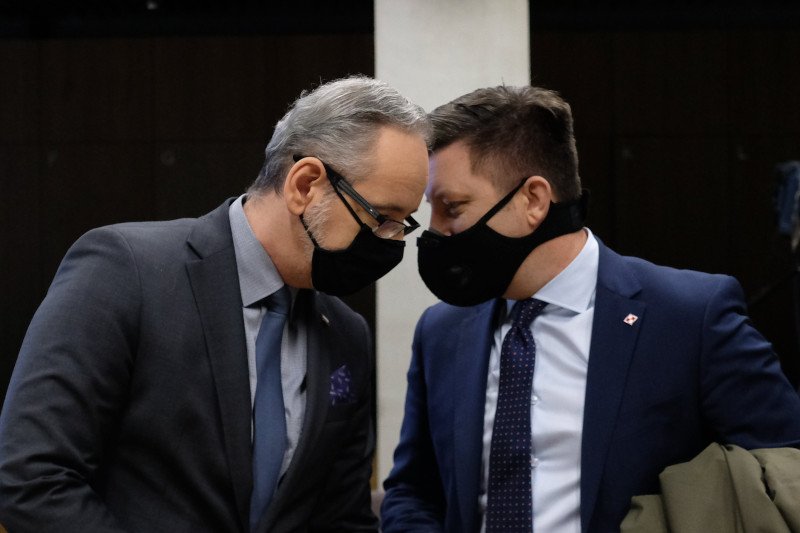 Adam Niedzielski po raz kolejny tłumaczył się z chaosu ws. szczepień.