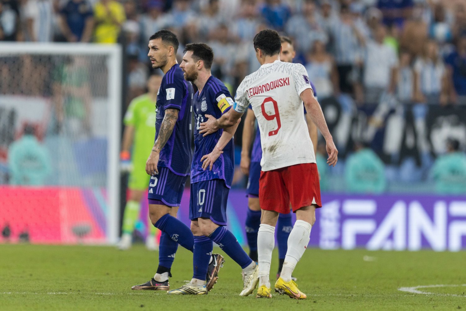 Lewandowski kontra Messi. Brzydkie zachowanie Argentyńczyka, zlekceważył "Lewego"