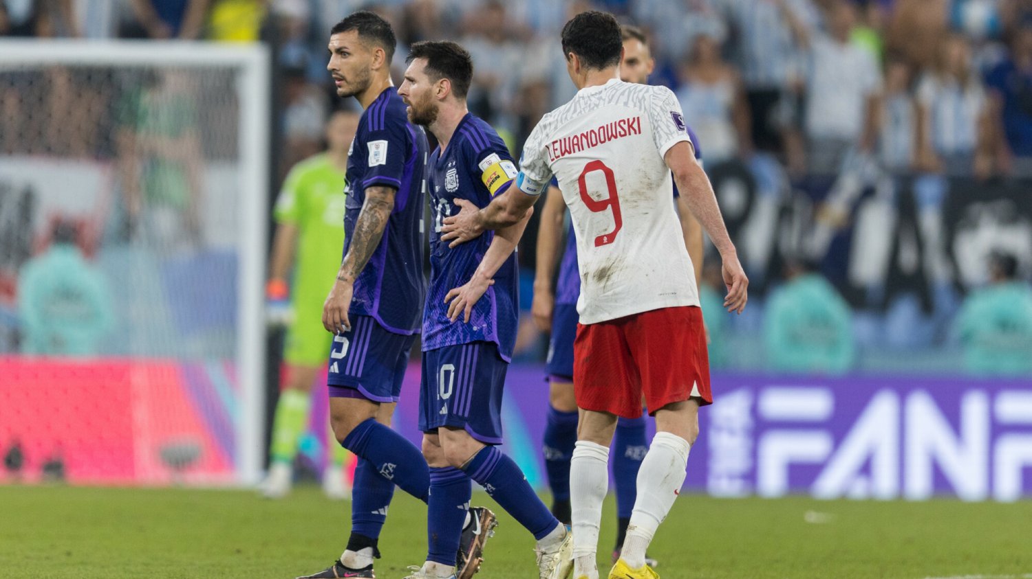 Lewandowski kontra Messi. Brzydkie zachowanie Argentyńczyka, zlekceważył "Lewego"