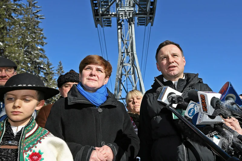 Takie wspólne zdjęcie pozostanie tylko w archiwum. Nie ma przyjaźni w polityce. Tandem Szydło-Duda rozpadł się na naszych oczach.