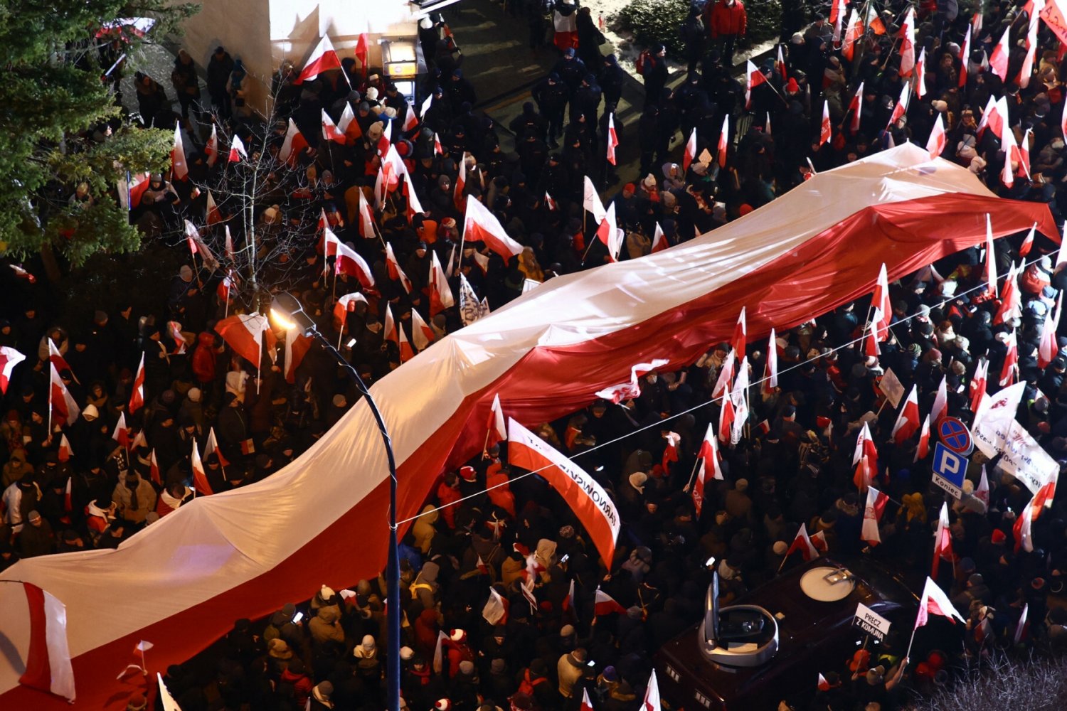 Ile osób na marszu PiS? Bardzo rozbieżne dane o frekwencji.