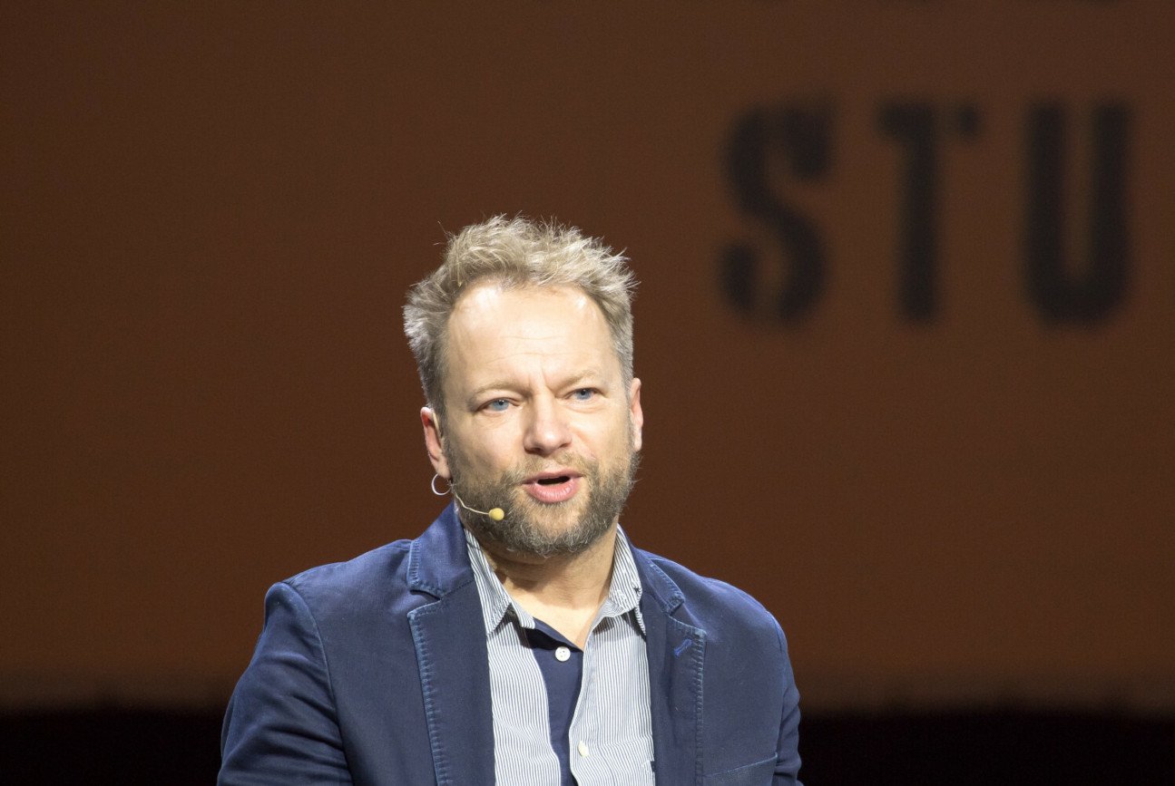 Maciej Stuhr opowiedział o relacji z ojcem. "Zawsze surowo komentował".