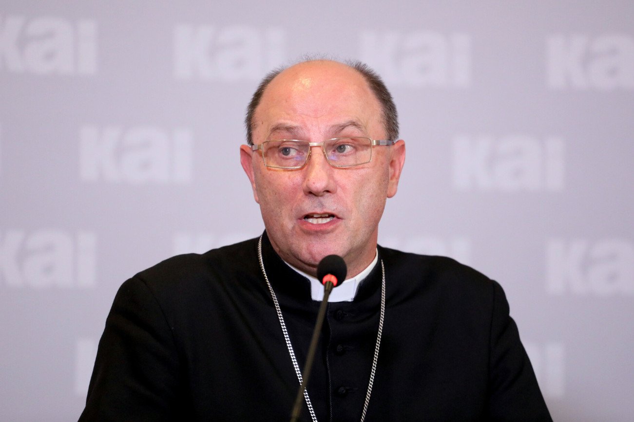 Abp Wojciech Polak krytycznie odniósł się do treści prezentowanych na konferencji Mariusza Kamińskiego.