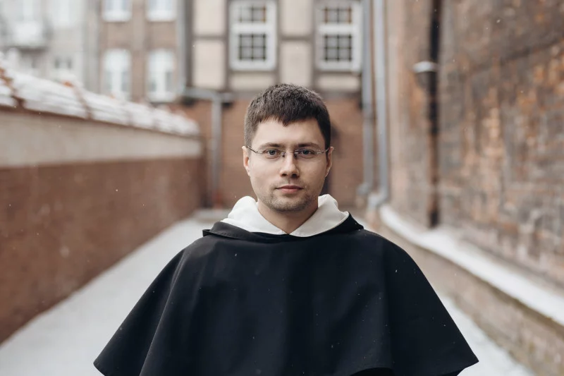 O. Michał Osek, przeor klasztoru gdańskich dominikanów, koordynujący prace ratunkowe w kościele św. Mikołaja w Gdańsku.