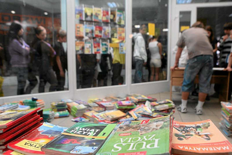 E-podręczniki mają zastąpić podręczniki papierowe juz od 2015 roku.