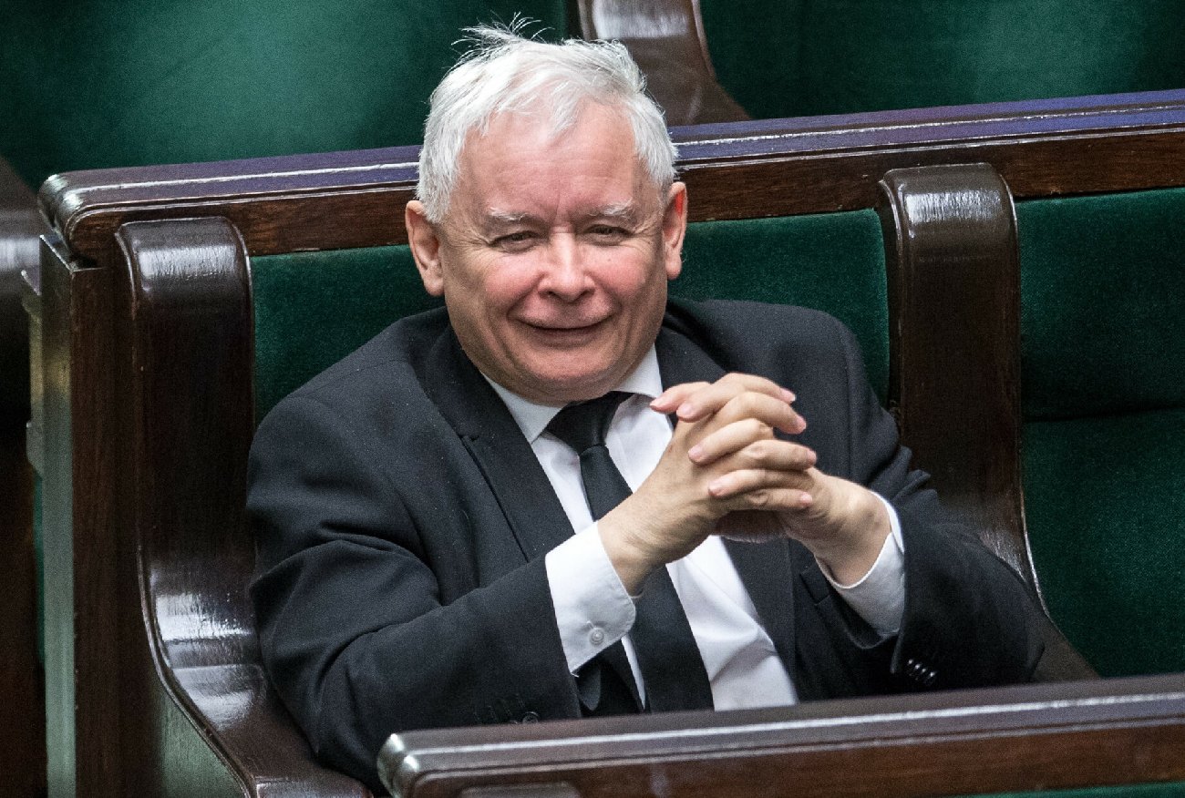 Sondaż CBOS. Kaczyńskiego i Tuska dzieli ogromna przepaść.