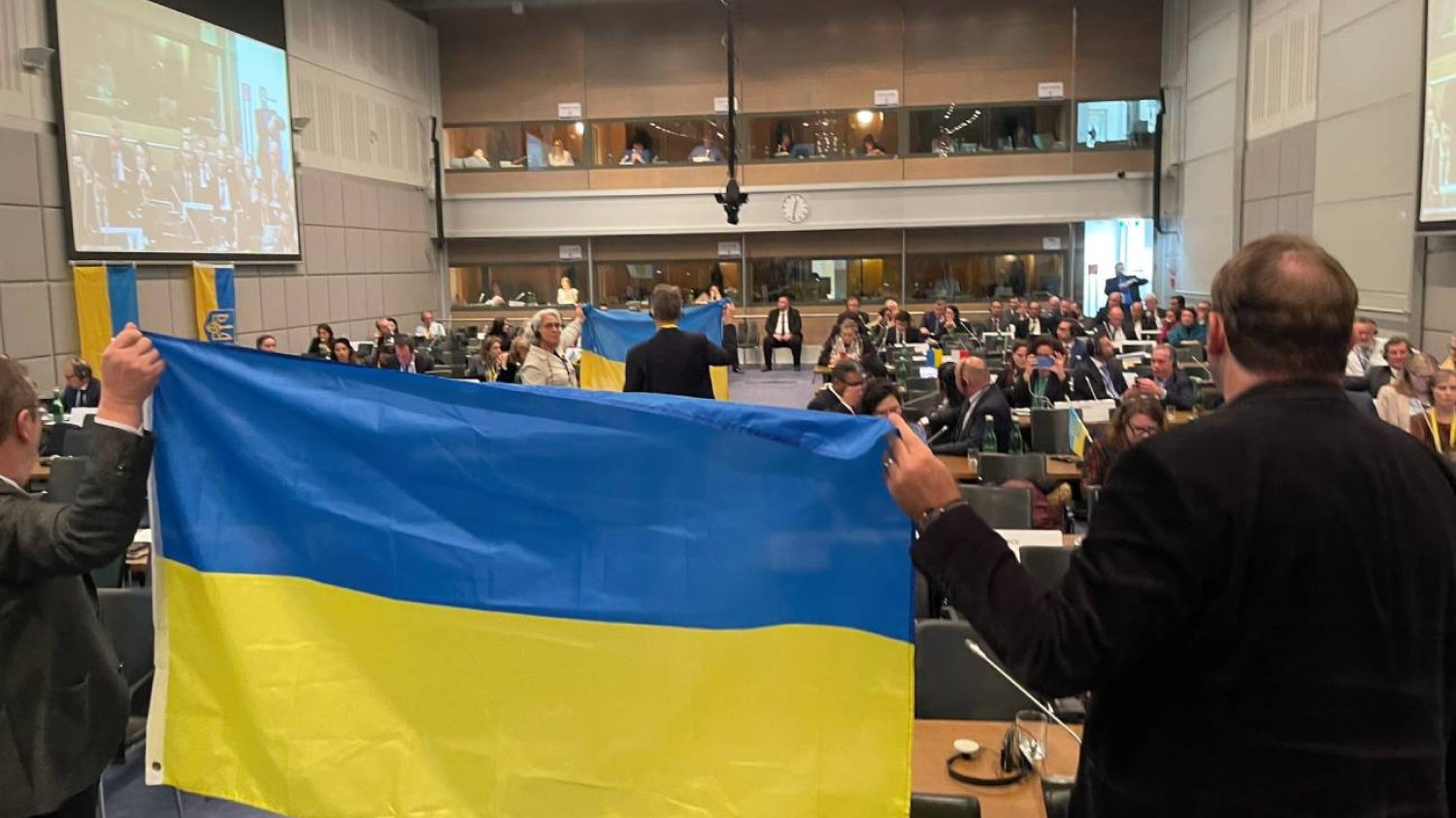 Awantura na posiedzeniu OBWE. Parlamentarzyści wyszli z sali, flaga Ukrainy