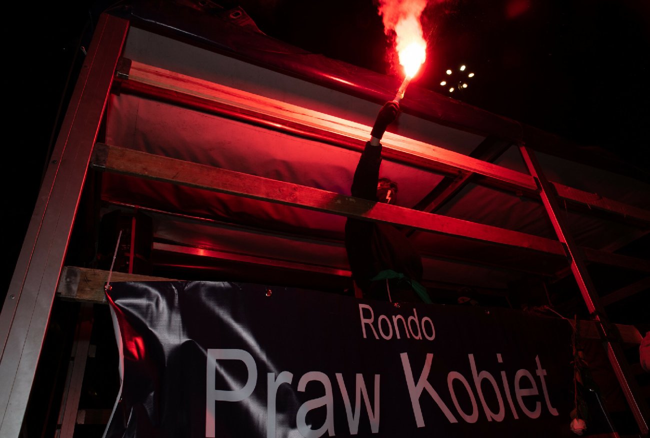 Co dalej z Rondem Praw Kobiet? Wiceszef MSZ staje w obronie Ronda Dmowskiego