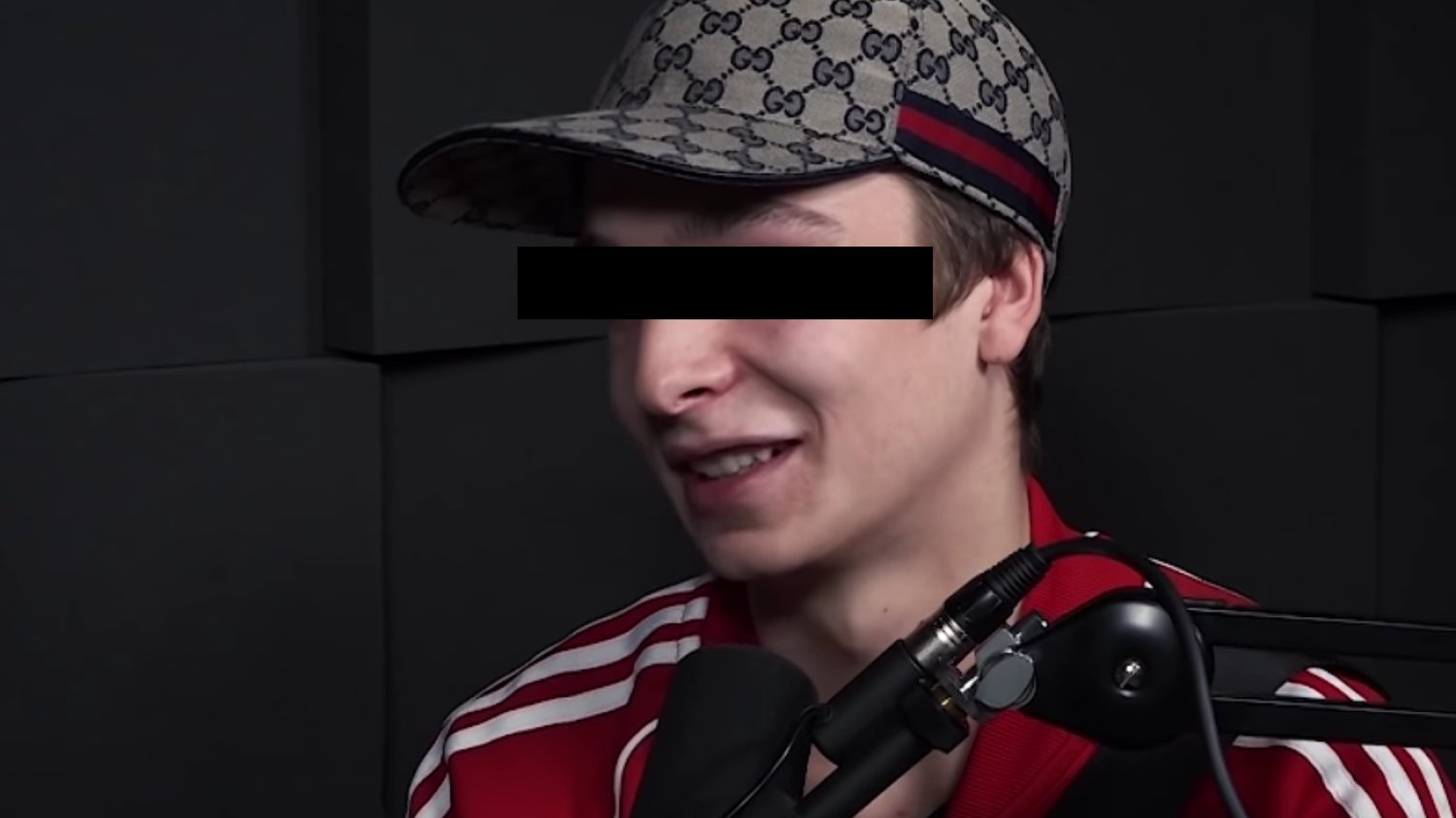 Decyzja ws. młodszego brata Patryka Jakiego. Raper Filip J. został skazany