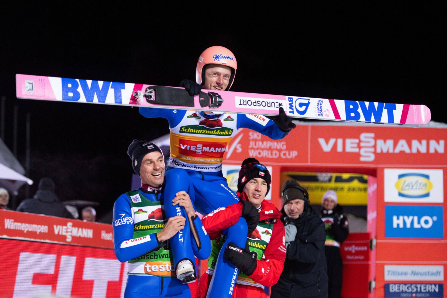 Dwóch Polaków znów na podium Pucharu Świata. Kubacki stracił zwycięstwo o centymetry