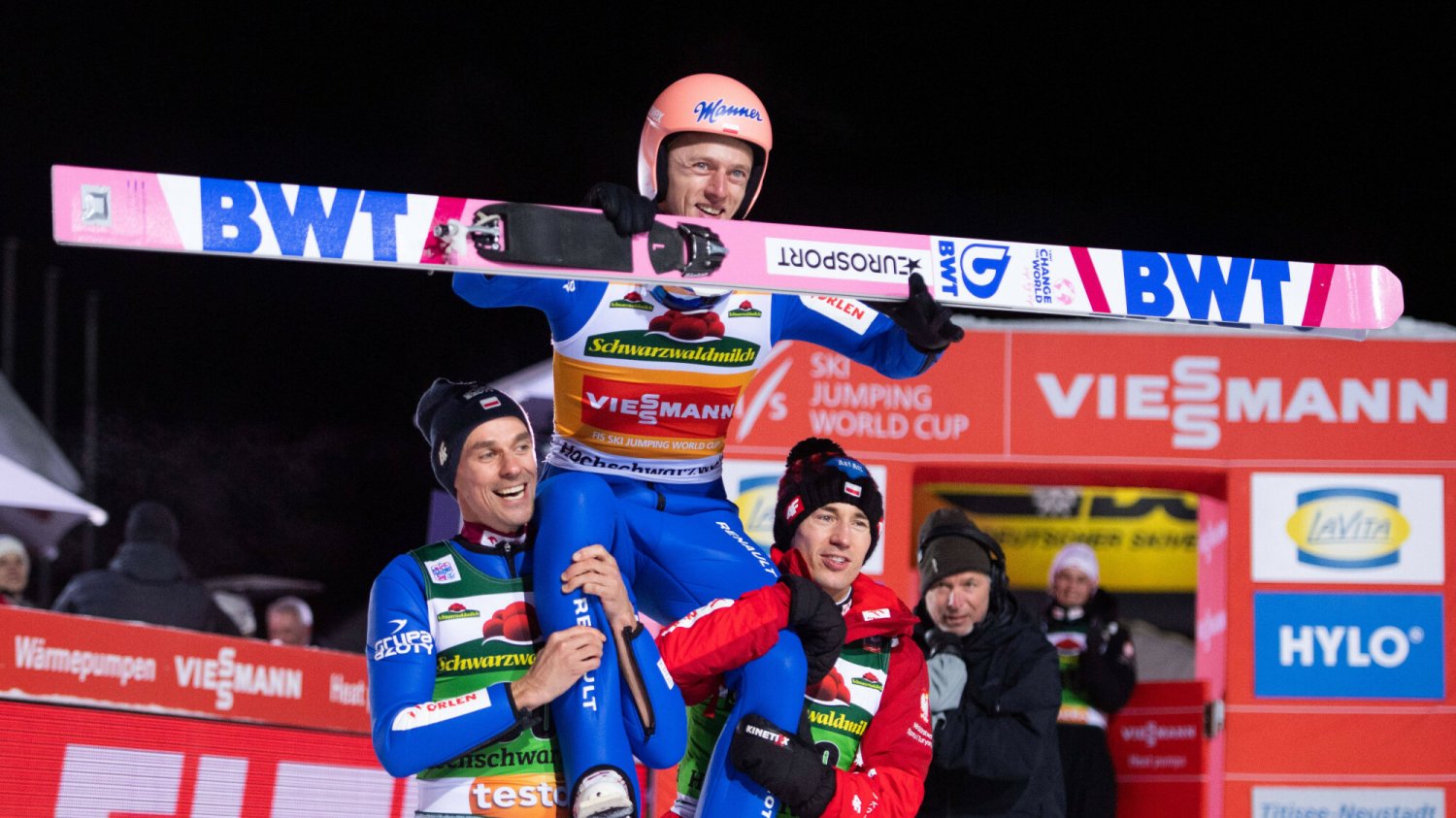 Dwóch Polaków znów na podium Pucharu Świata. Kubacki stracił zwycięstwo o centymetry