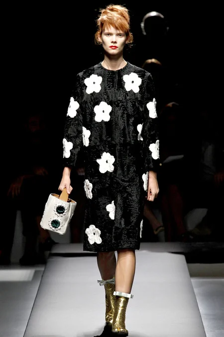 Sylwetka z kolekcji SS13 marki Prada